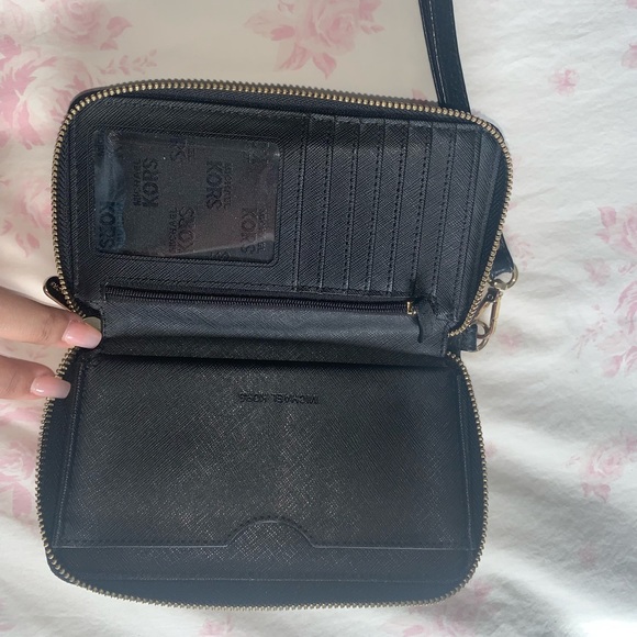 Michael Kors Wallet - Picture 4 of 5